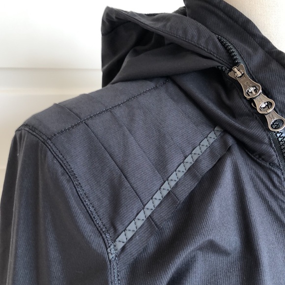 Lululemon Women's Running/Hiking Jacket Black 6 - Picture 4 of 16